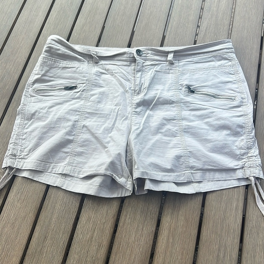 Style & Co Women's Light Gray Utility Shorts Size 16 Zip Pocket Drawstring Hem